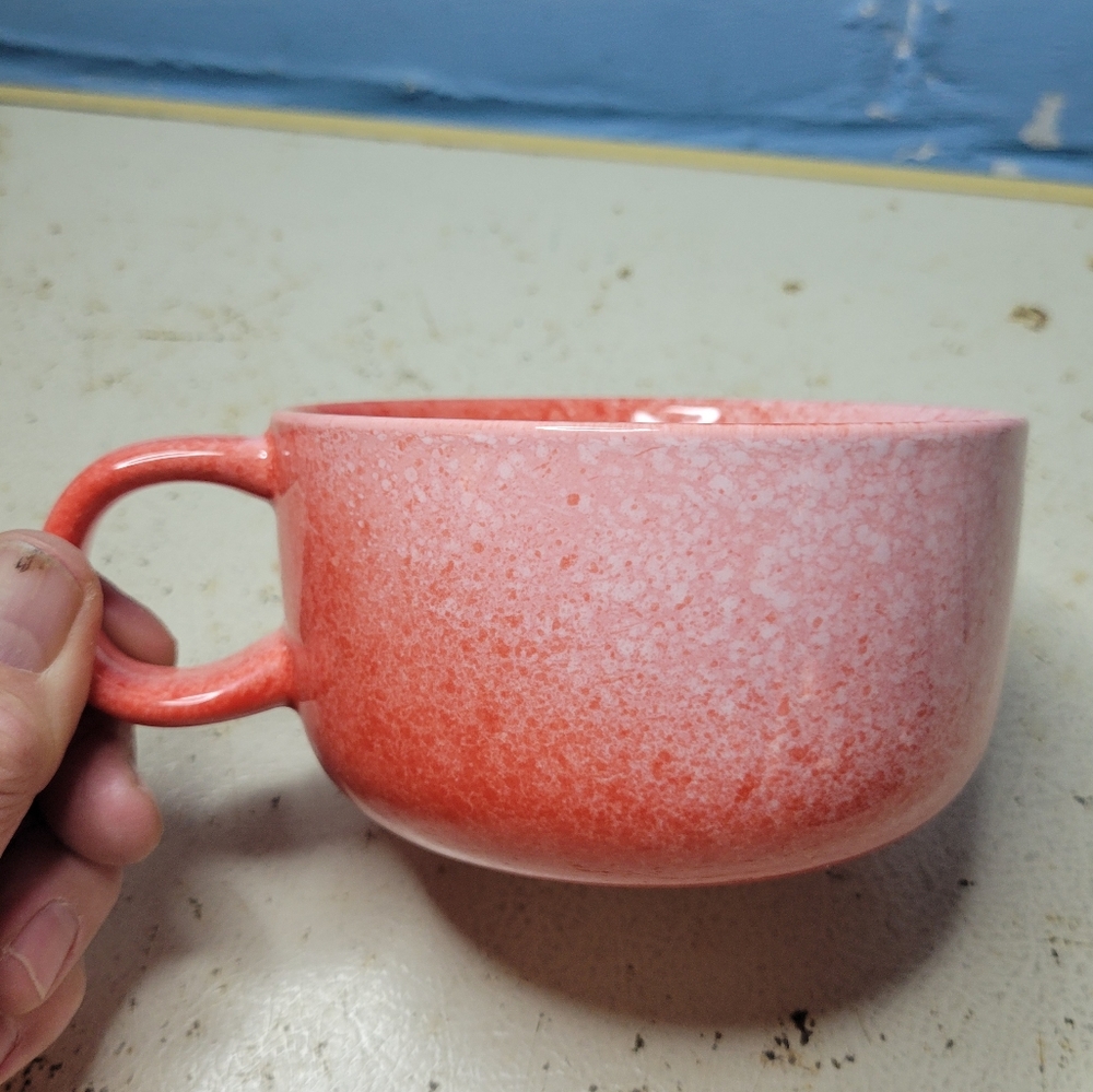 Starbucks large coffee mug with great color. Like new 16oz